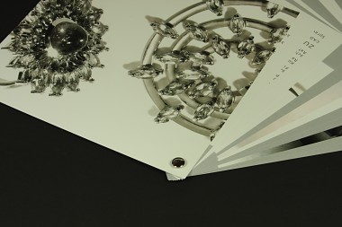 buchschraube-booklet-silber Edel, elegant: Silberne Buchschraube für ein Schmuck-Booklet