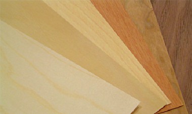 visitenkarten-auf-holz