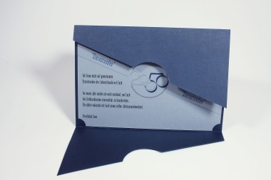 Klappkarte mit Stanzung und Einleger