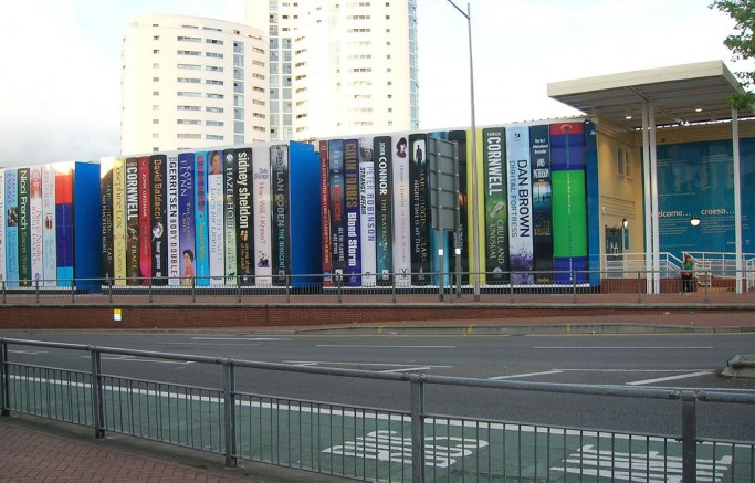 Outdoor Bücherregal in Großschrift ;-)
