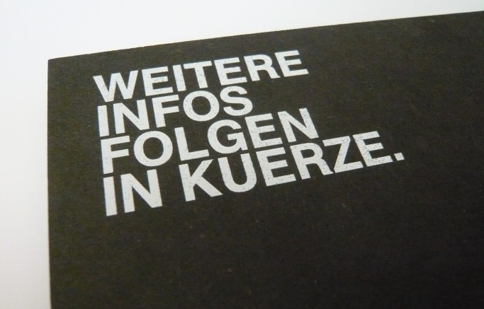 Digitaldruck in weiß auf schwaren MDF-Platten