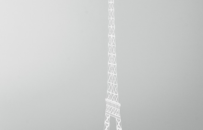 Der Eiffeltum aus Papier: Filigrane Laserstanzung, Wunschformate möglich