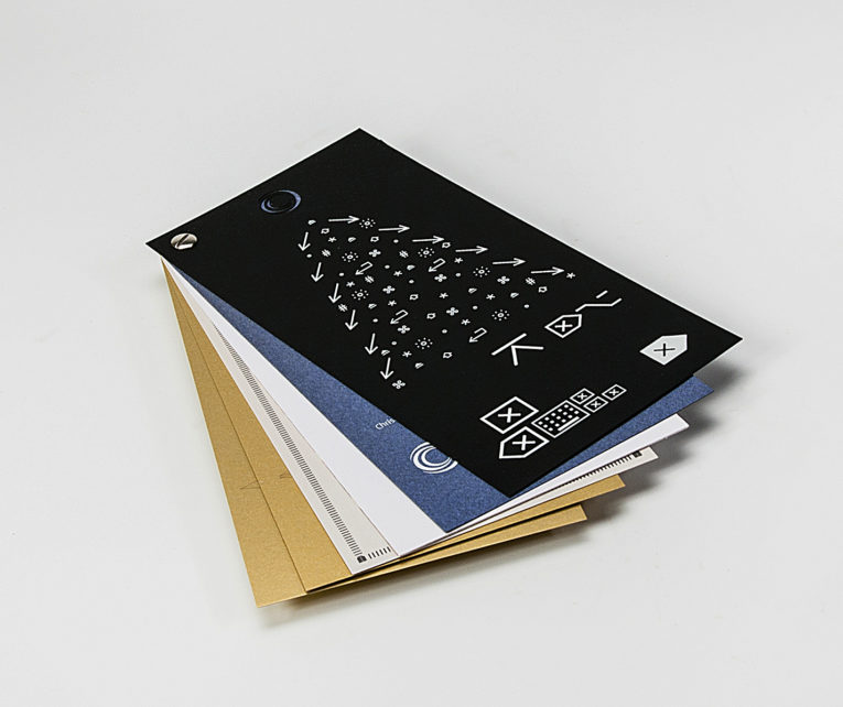 Multi-Material-Booklet mit Buchschraube