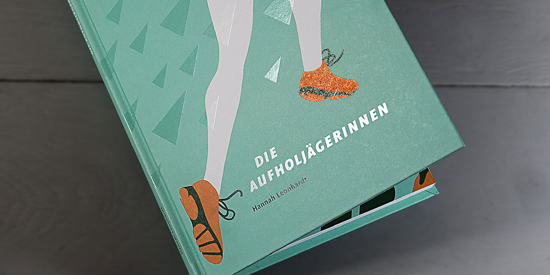 Hardcover-Buch mit Relieflack veredelt